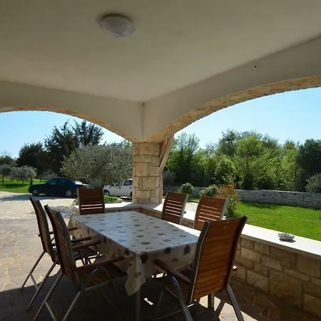 Πανσιόν Sistak House 4*