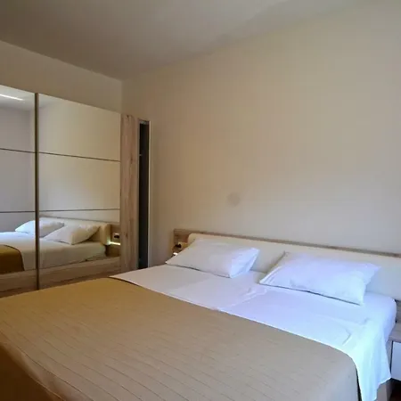 Sistak House Πανσιόν Ρόβινι