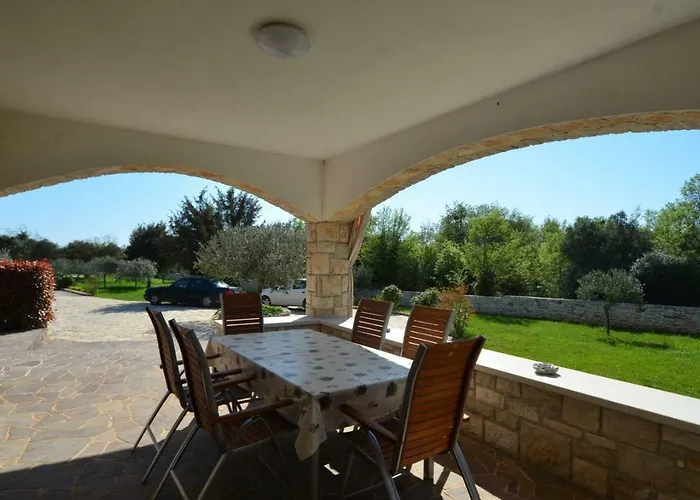 Πανσιόν Sistak House 4*